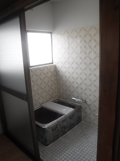 １階浴室（給湯落とし込み・シャワー有り）